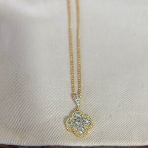 Elegant Gold Pendant Necklace